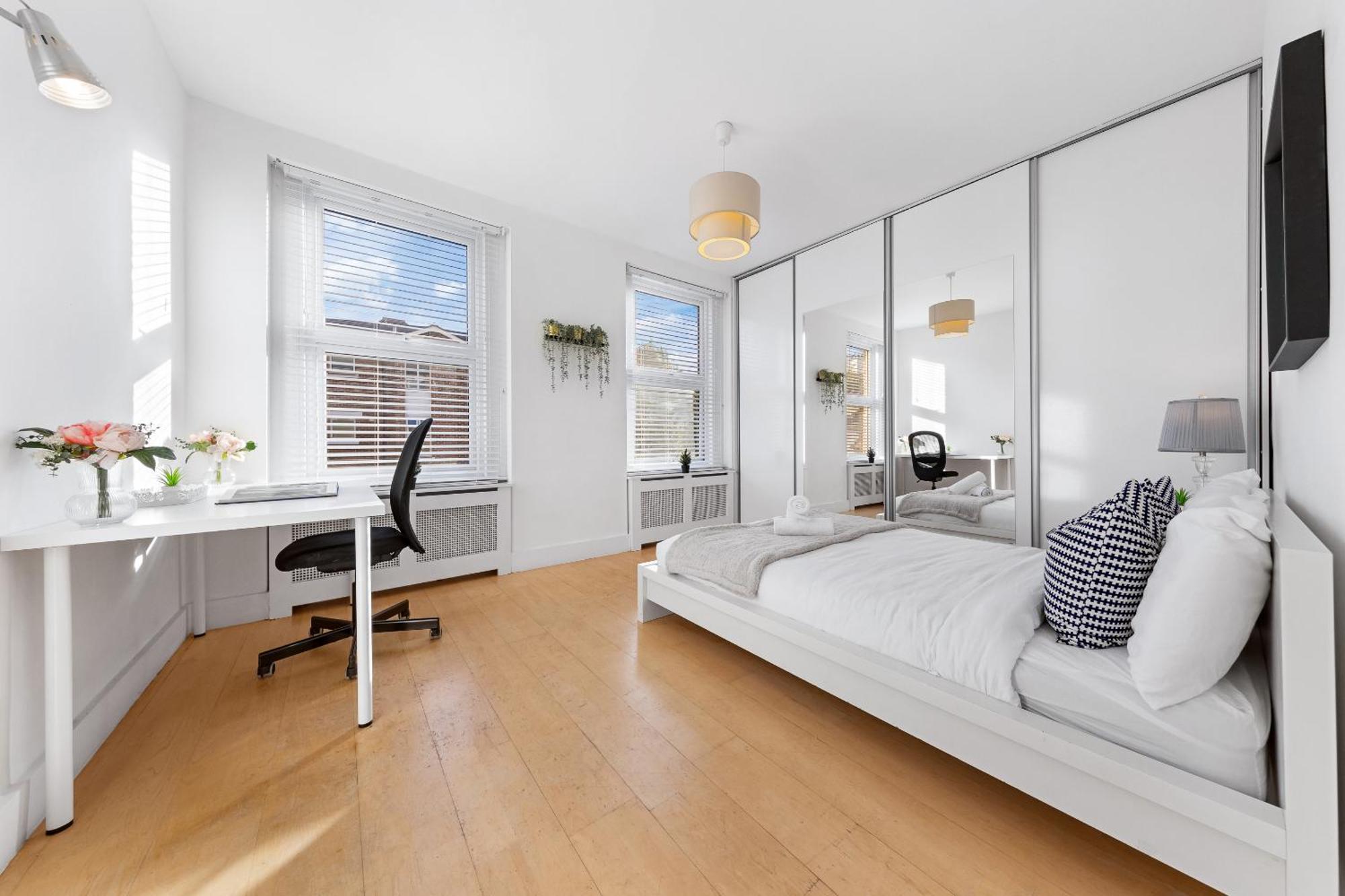 Luxury 4-Bedroom Modern Flat In Central London Steps From Station, Sleeps 9 In Style! Kültér fotó