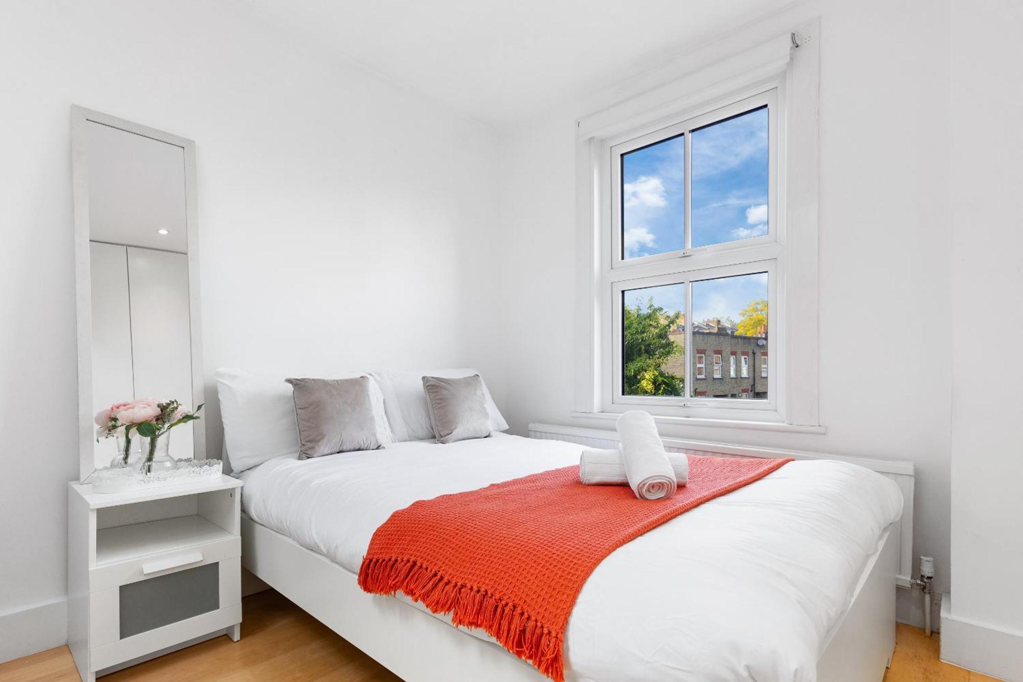 Luxury 4-Bedroom Modern Flat In Central London Steps From Station, Sleeps 9 In Style! Kültér fotó