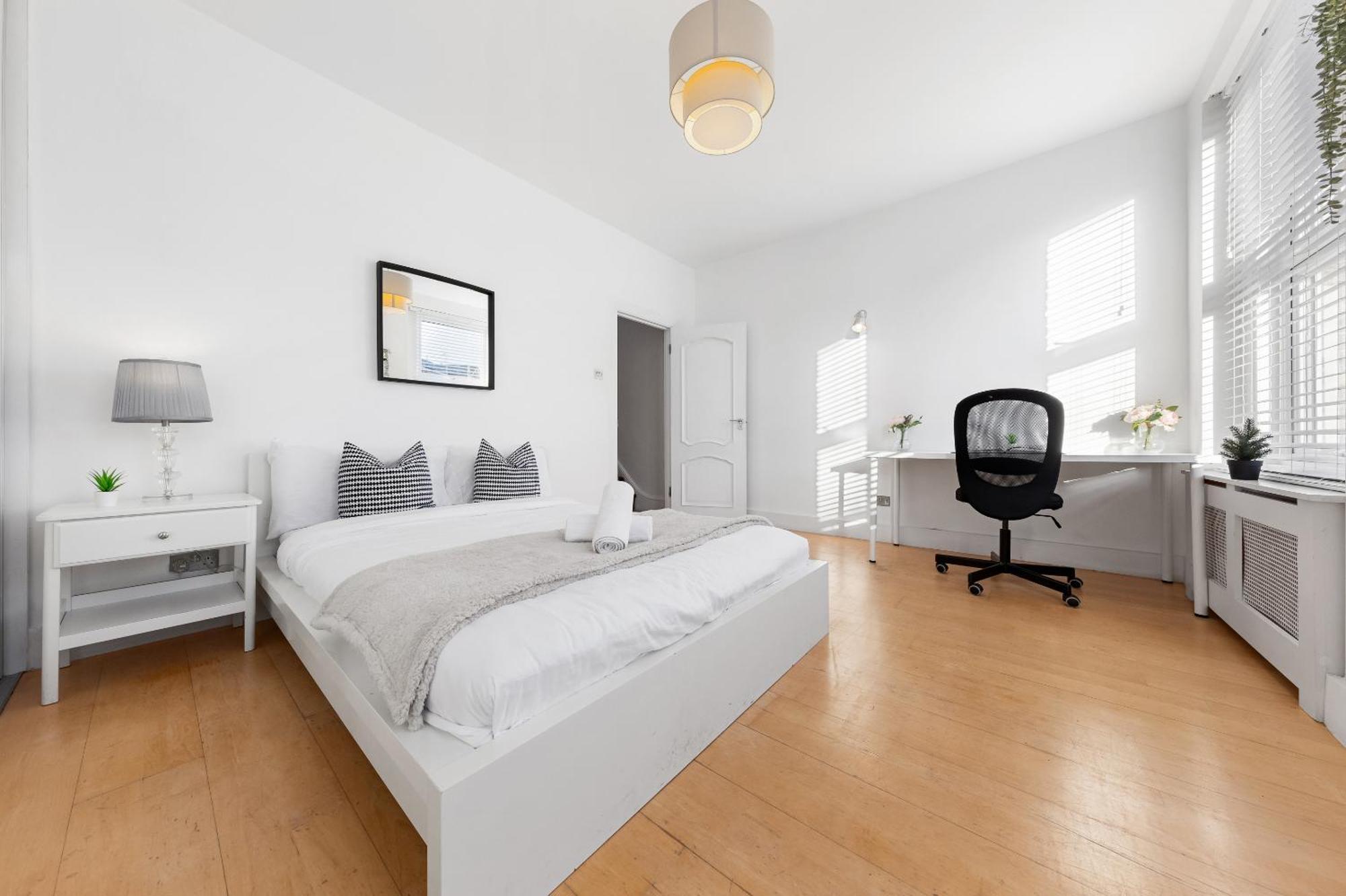 Luxury 4-Bedroom Modern Flat In Central London Steps From Station, Sleeps 9 In Style! Kültér fotó