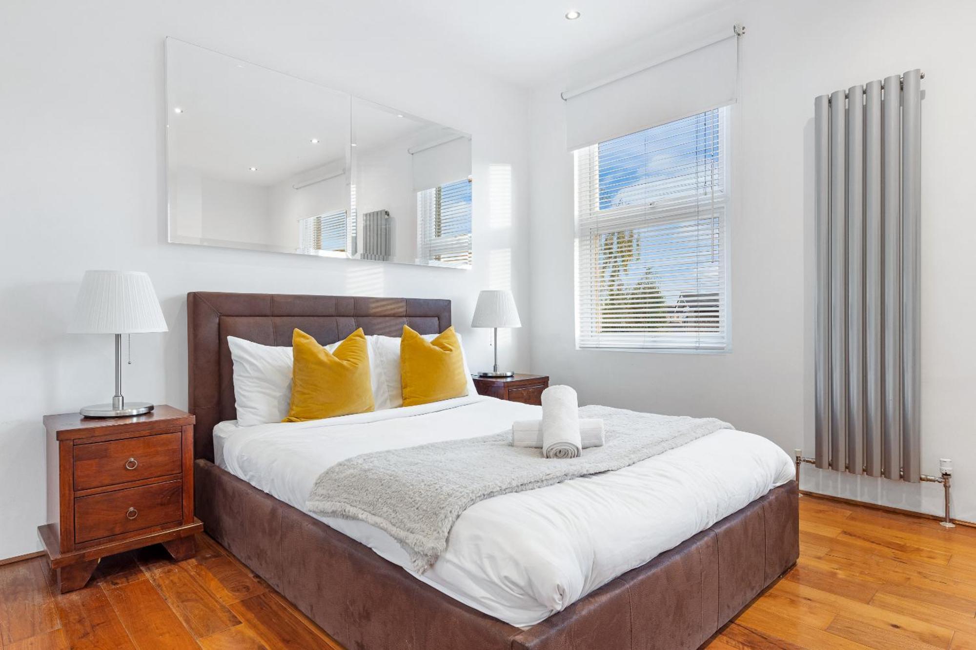 Luxury 4-Bedroom Modern Flat In Central London Steps From Station, Sleeps 9 In Style! Kültér fotó