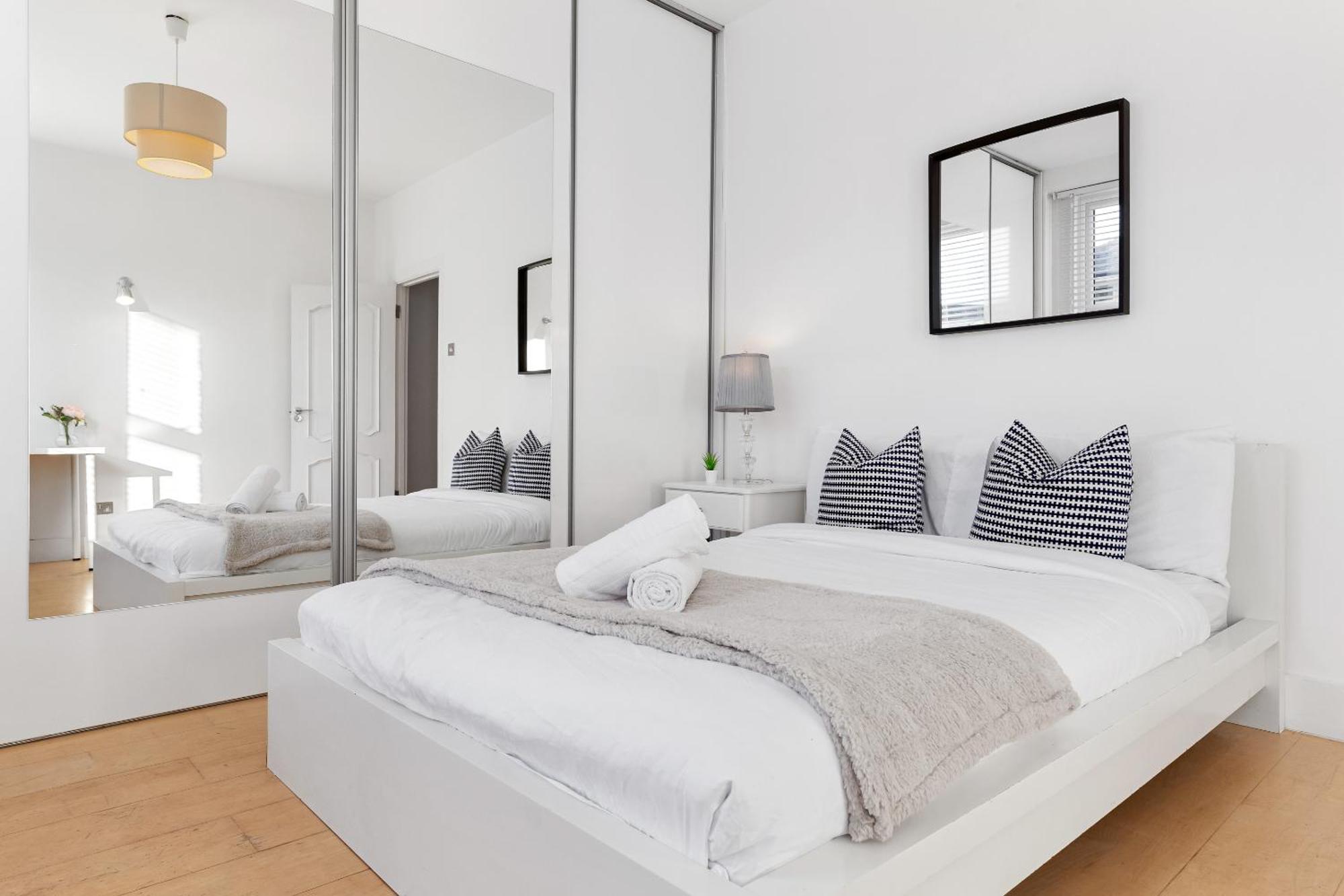 Luxury 4-Bedroom Modern Flat In Central London Steps From Station, Sleeps 9 In Style! Kültér fotó