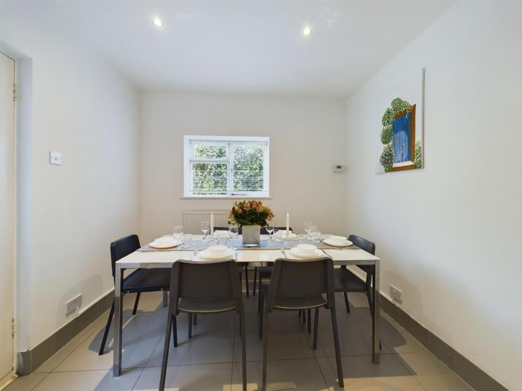 Luxury 4-Bedroom Modern Flat In Central London Steps From Station, Sleeps 9 In Style! Szoba fotó