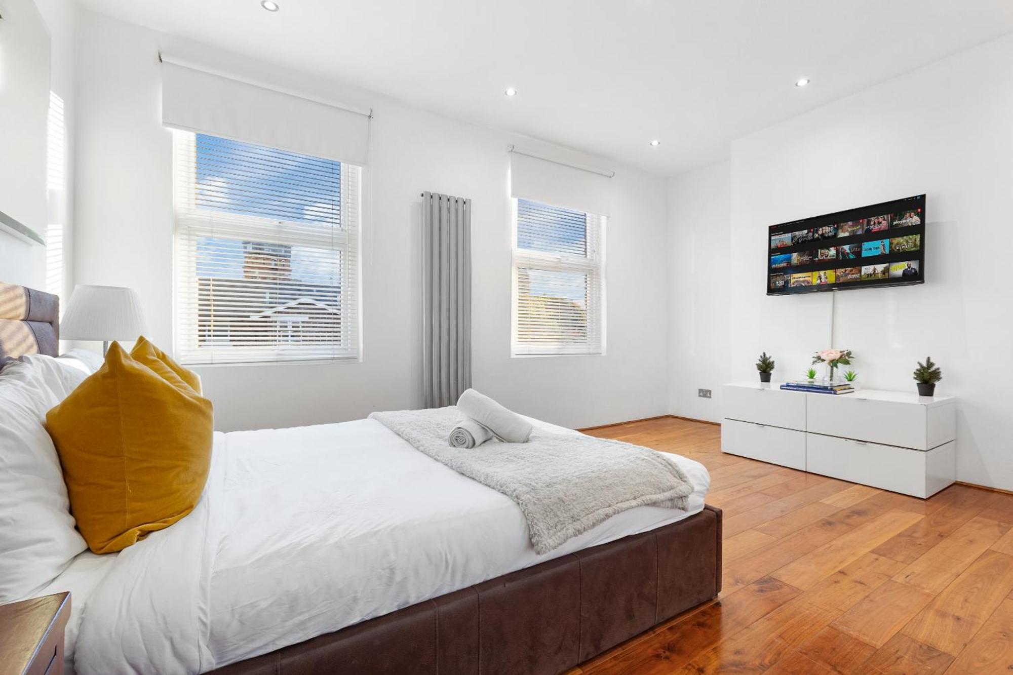 Luxury 4-Bedroom Modern Flat In Central London Steps From Station, Sleeps 9 In Style! Kültér fotó