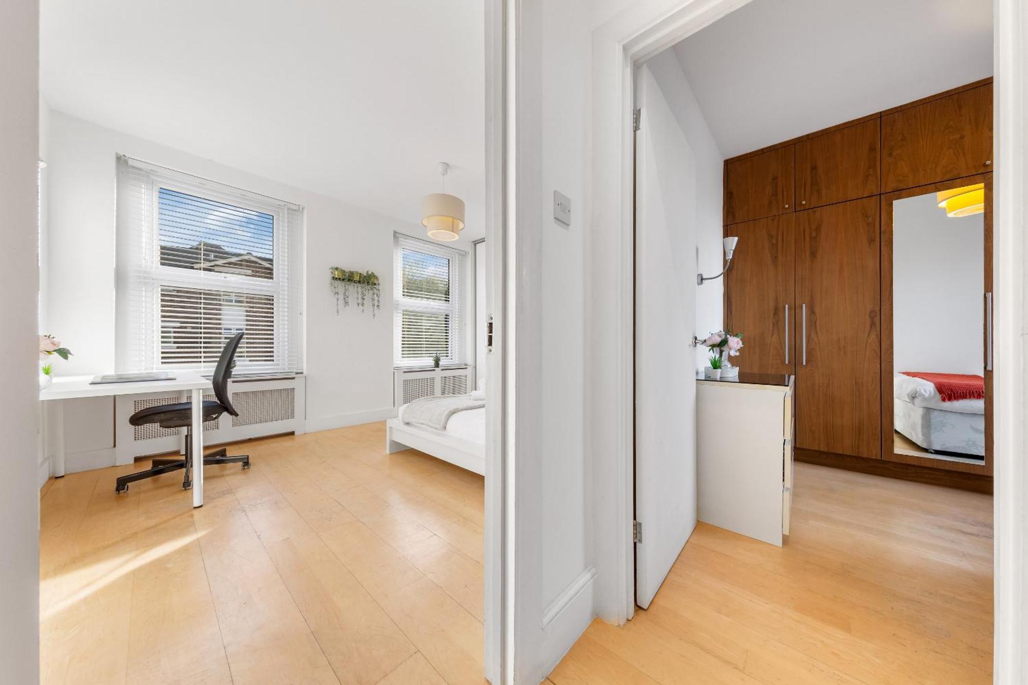 Luxury 4-Bedroom Modern Flat In Central London Steps From Station, Sleeps 9 In Style! Kültér fotó